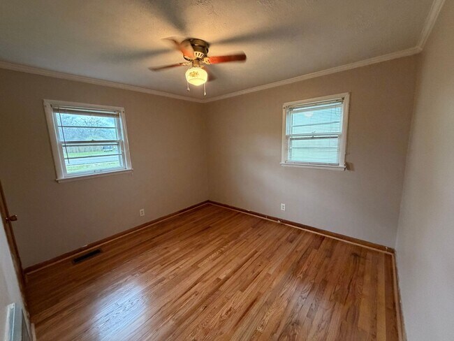 Building Photo - Charming 3 Bed 1 Bath Home in Murfreesboro