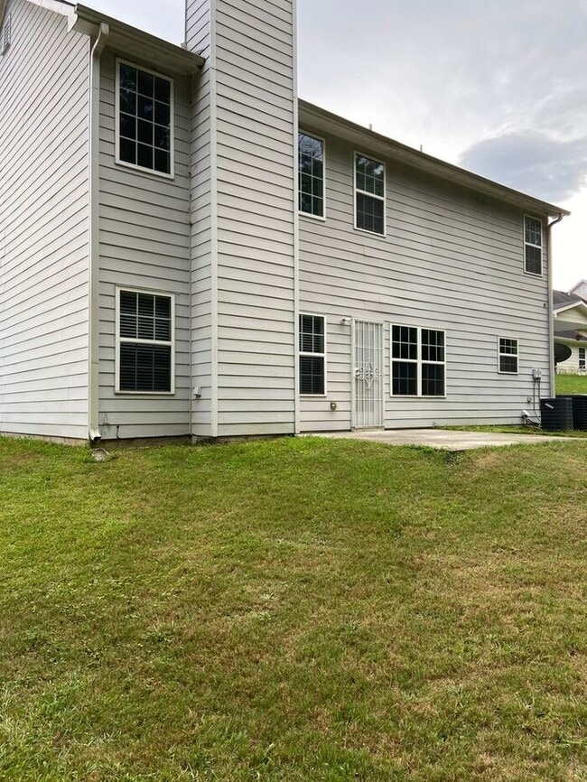 Building Photo - 4BR Home w/ Fireplace + 2-Car Garage in Snellville