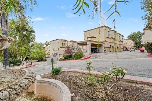 Building Photo - Remodeled 3BD Corner Townhome + Dual Primary Suites + Views | Bella Montana