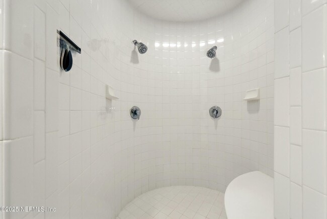 Building Photo - 330 N Shore Cir