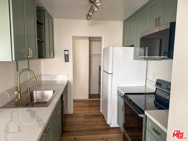 Building Photo - 8740 Tuscany Ave