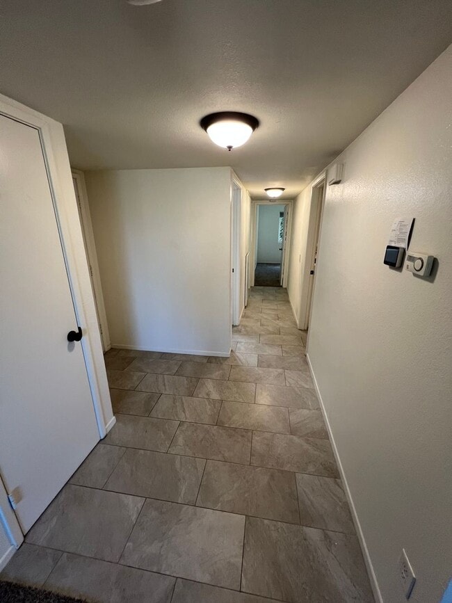 Building Photo - 11170 Poplar St