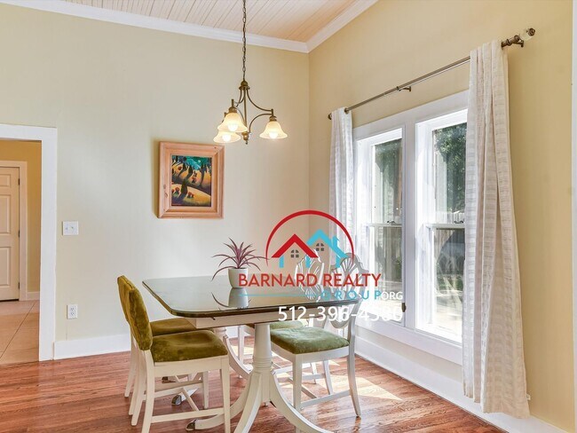 Building Photo - Available Now: 2 Bed/2 Bath in Historic Di...