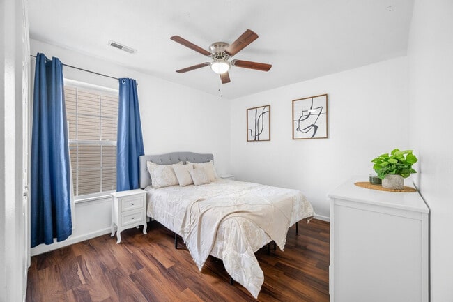 Building Photo - 2386 Meadow Bend Dr