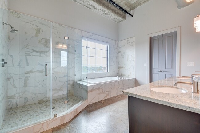 Building Photo - 1111 Studewood St