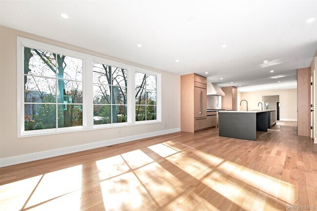 Building Photo - 2 Myrtledale Rd