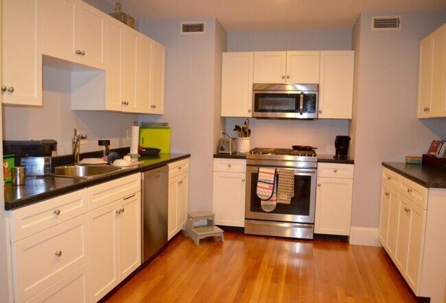 Building Photo - 2 bedroom in Boston MA 02118