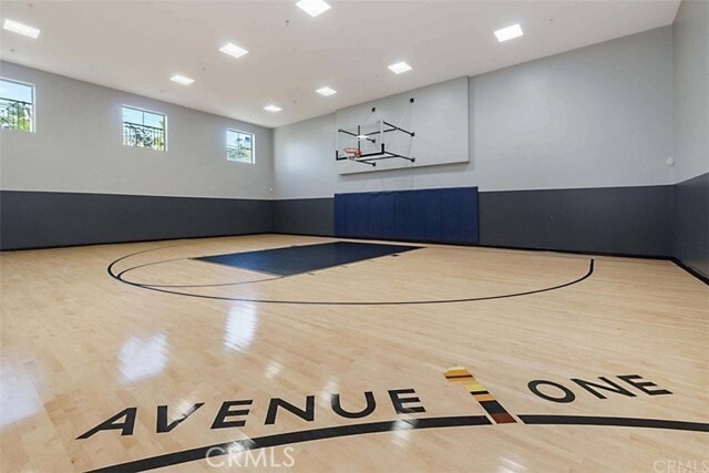 Building Photo - 1329 Scholarship