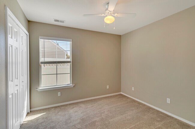Building Photo - 19 Bushwood Dr