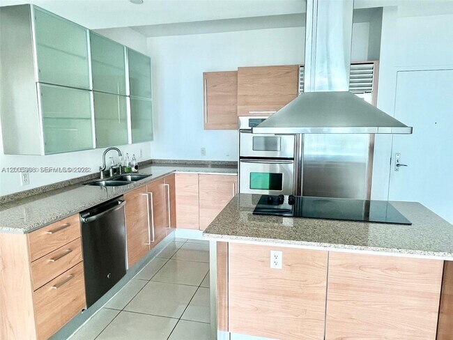 Building Photo - 218 SE 14th St