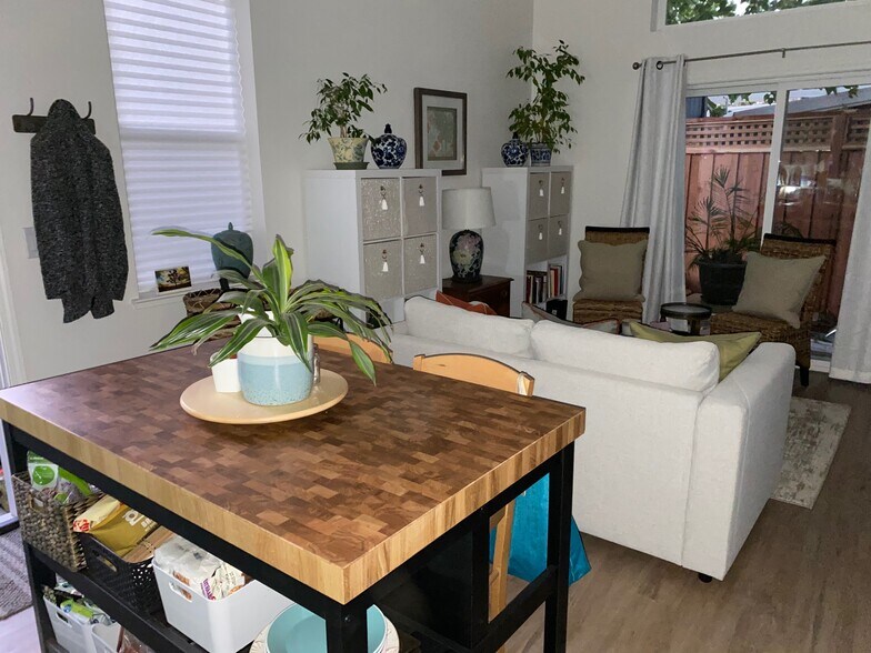 Kitchen - 1732 Pomona Dr