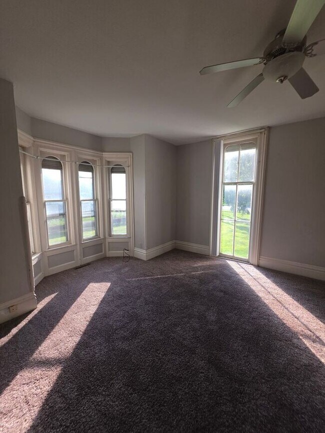 Building Photo - 2 Bed 1 Bath main floor Apartment in Berrien Springs