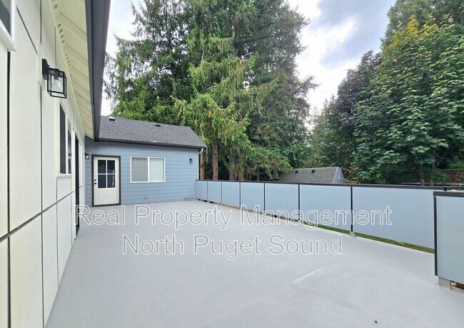 Building Photo - 19122 3rd Dr SE