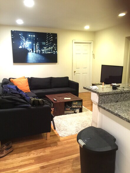 Building Photo - 324 Saint Paul St