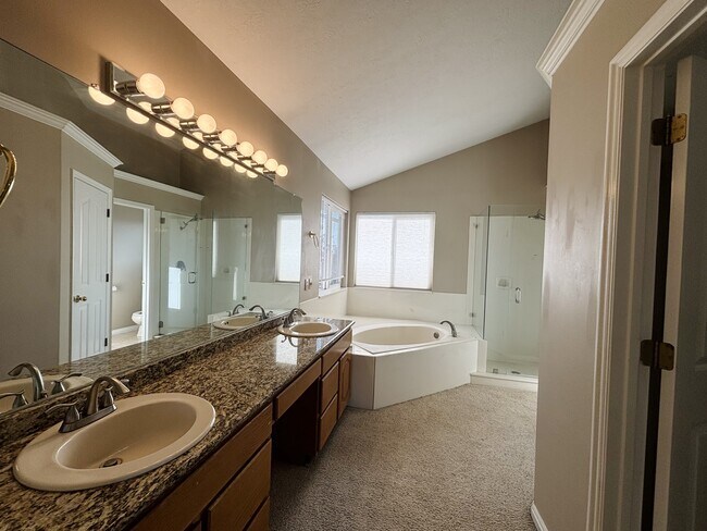 Building Photo - 10152 Snow Iris Way