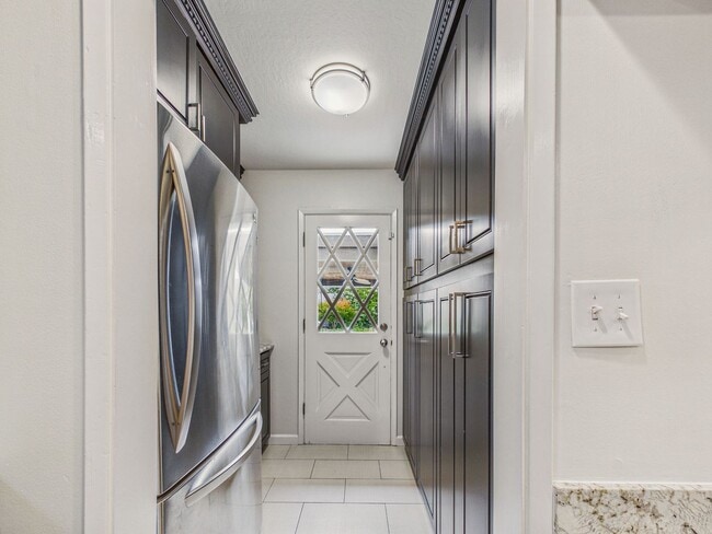 Building Photo - Immaculate Menlo Park house for rent now! $9,100
