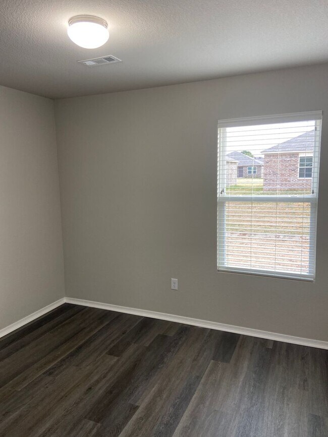 Building Photo - *Preleasing Now* -Four Bedroom | Two Bathroom Home in Conrad Court