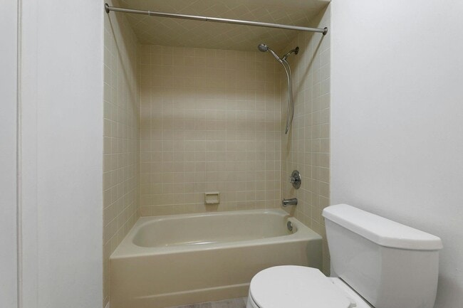 Building Photo - 806 Spinnaker Ct