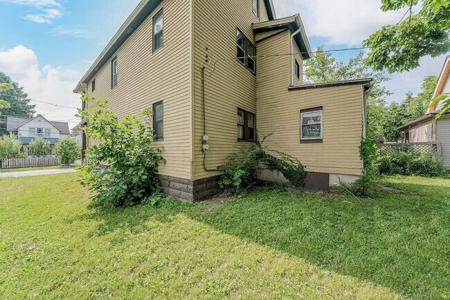 Building Photo - 3484 W 58th St