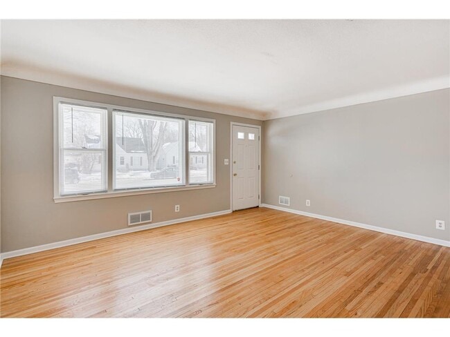 Building Photo - 5422 S 28th Ave