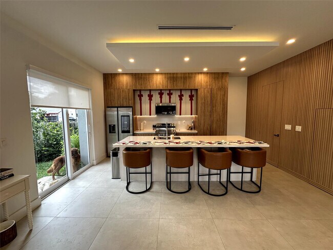 Building Photo - 2109 SW 18th Ave