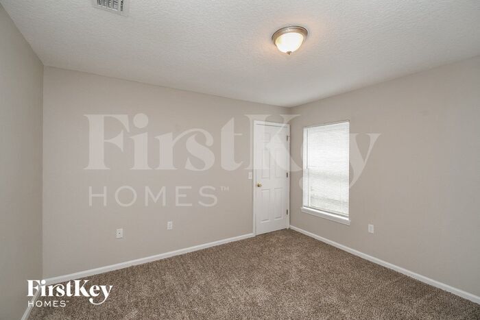 Building Photo - 5603 Village Pond Cir