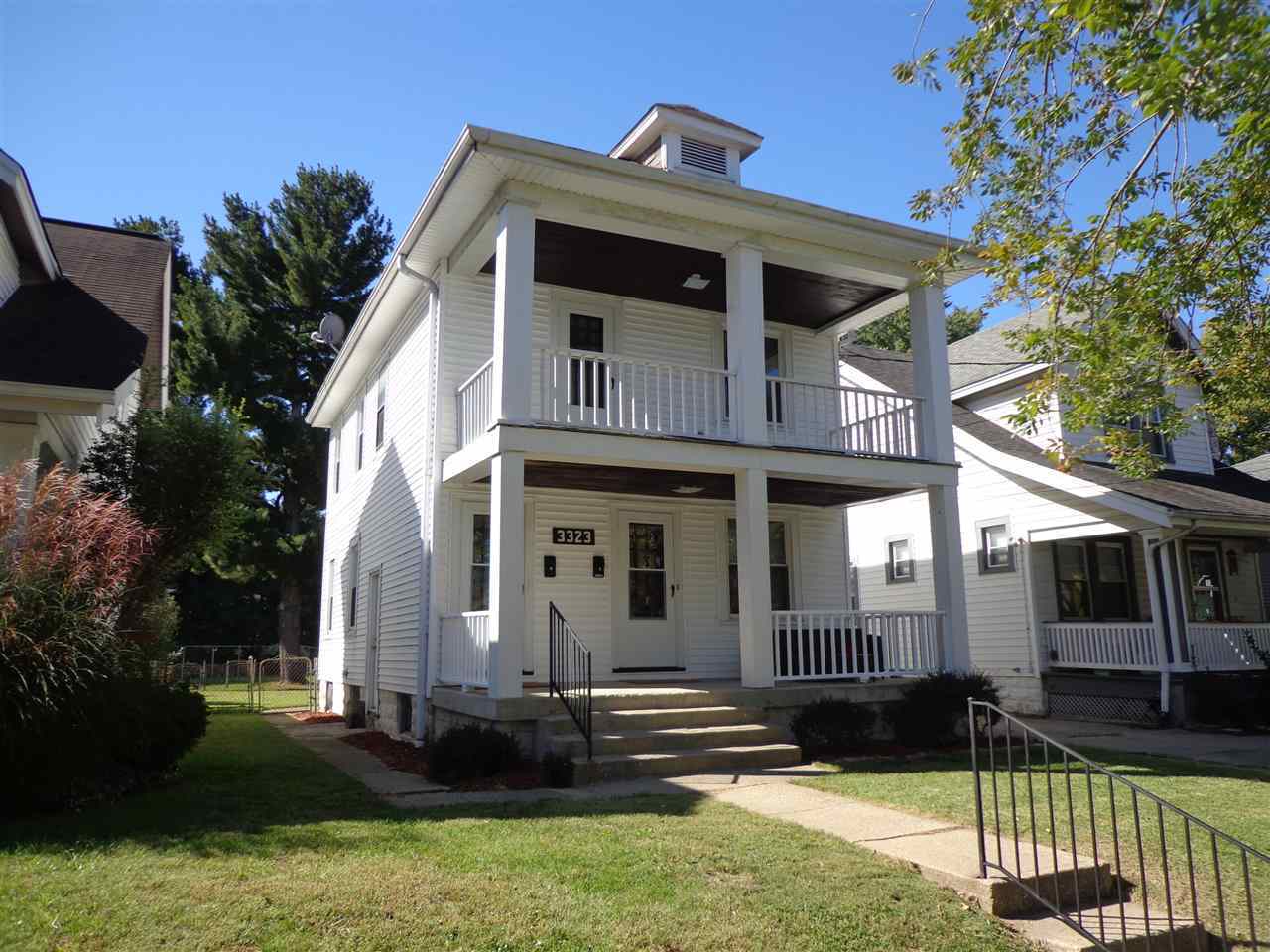 Adorable, well-maintained two story duplex. - 3323 Emerson Ave