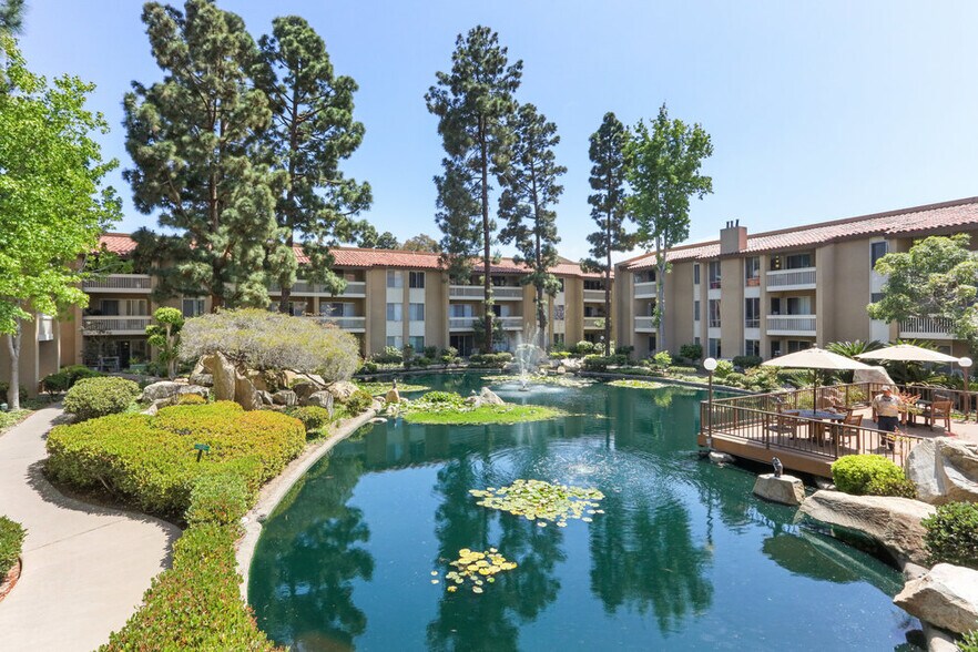 Building Photo - 1855 Diamond St