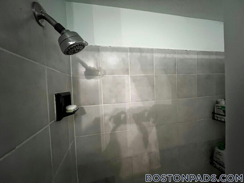 Building Photo - 40 Hillside St