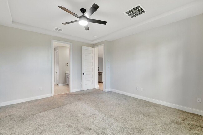Building Photo - Spacious 4BR Home in Port St. Lucie – Modern Comfort Awaits