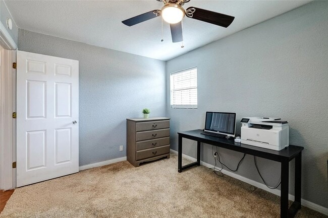 Building Photo - South-side 3 bed 1.5 bath