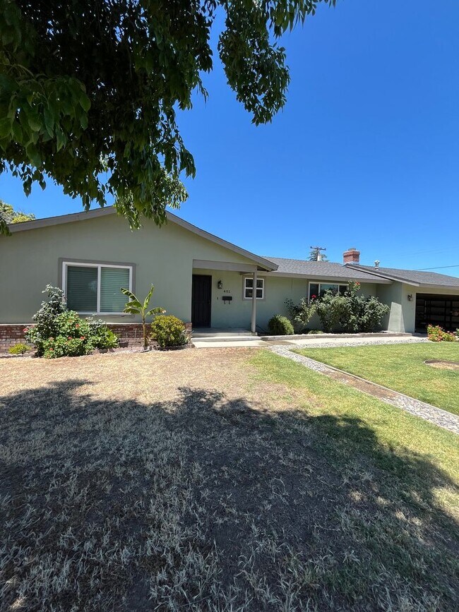 Building Photo - Available Now! Move-In Ready