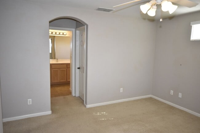 Building Photo - 1564 Blue Beaver Way