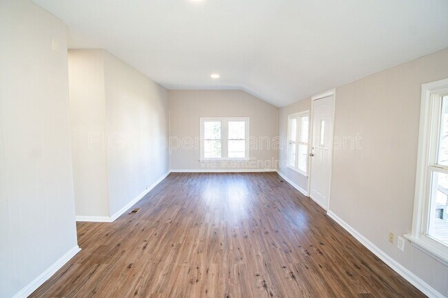 Building Photo - 1138 Valley Dr SW