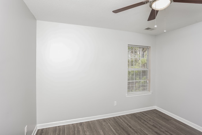 Building Photo - 612 Summerhill Dr