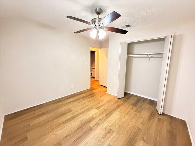 Building Photo - 9517 Clanton St