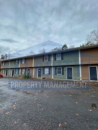 Building Photo - Two bedroom apartment! Great location!