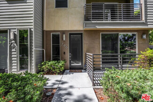 Building Photo - 746 Farrier Wy