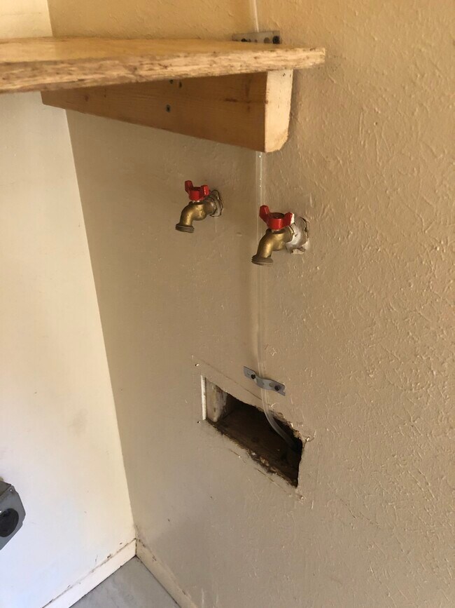 Building Photo - 364 Ruxton Ave