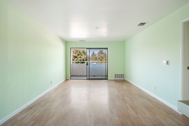 Building Photo - 7254 Vassar Ave