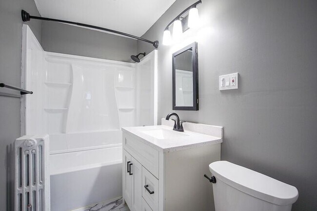 Building Photo - 109 Carver St