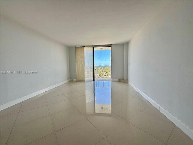 Building Photo - 2350 NE 135th St