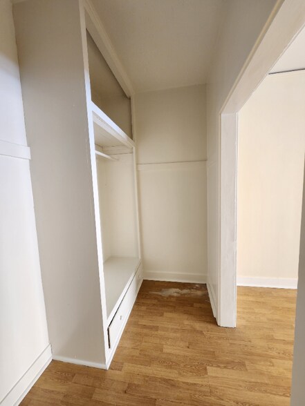 Building Photo - 1825 Ivar Ave