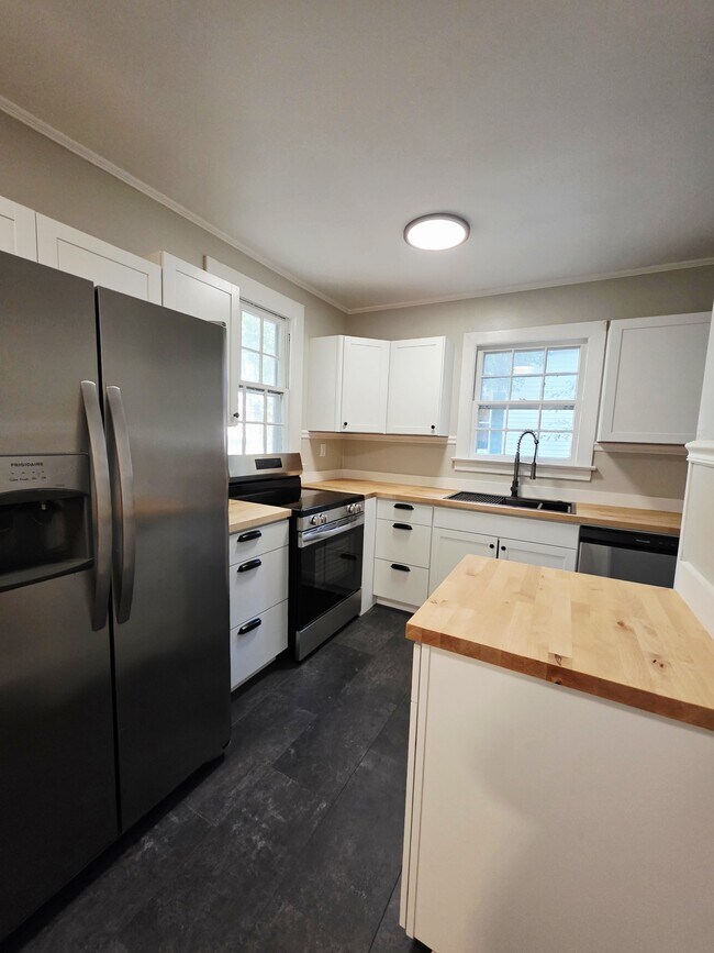 Building Photo - 205 E North St