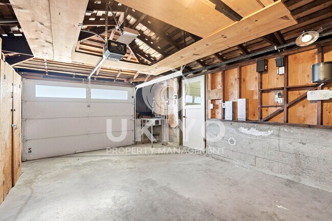 Building Photo - 133 Hilltop Crescent