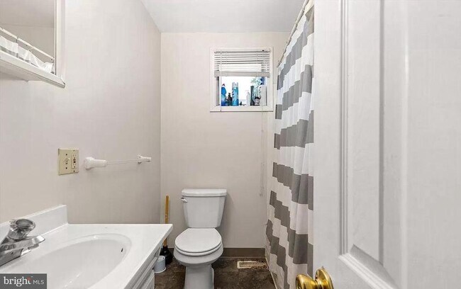 Building Photo - 224 Wendover St