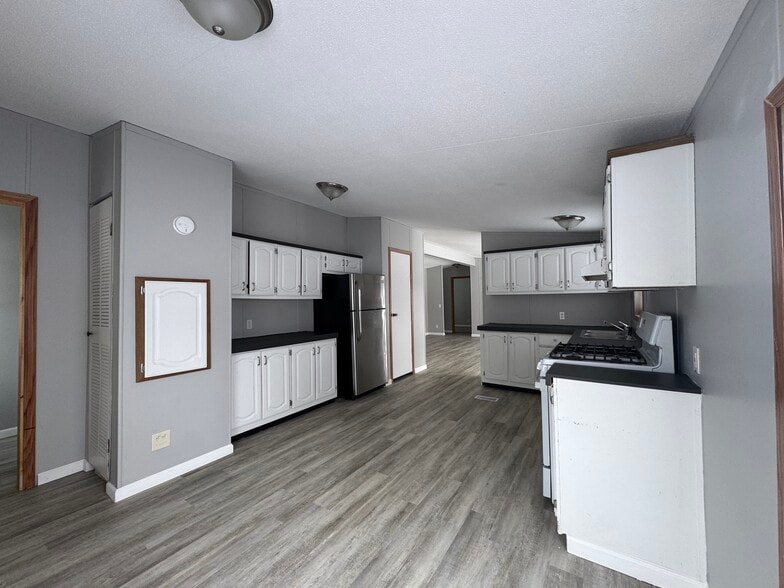 Building Photo - 4237 Daffodil Cir