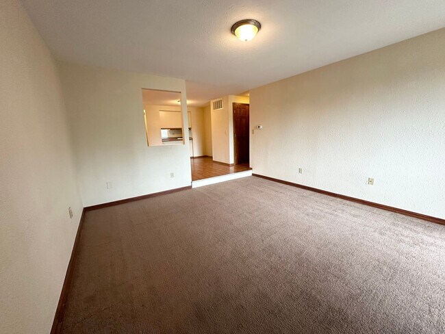 Building Photo - Ideal 2 Bedroom 2 Bathroom Lower Level Unit - Backs to Beautiful Greenspace!