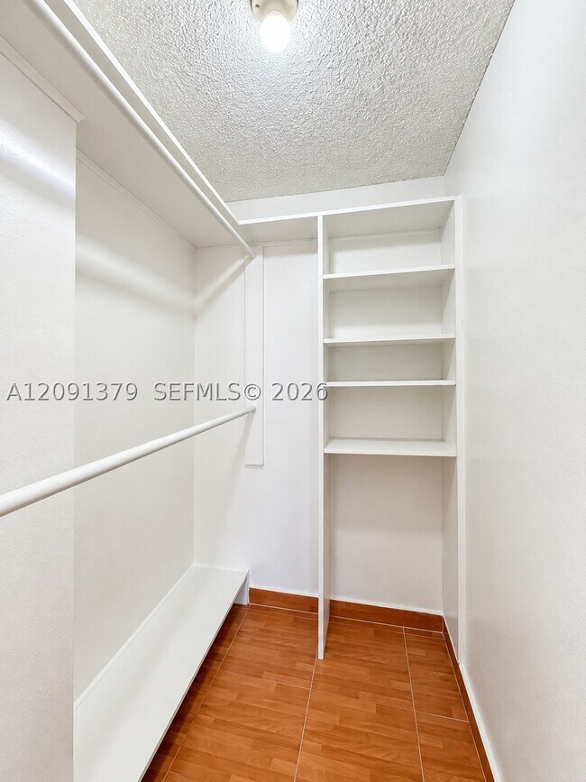 Building Photo - 1075 W 68th St