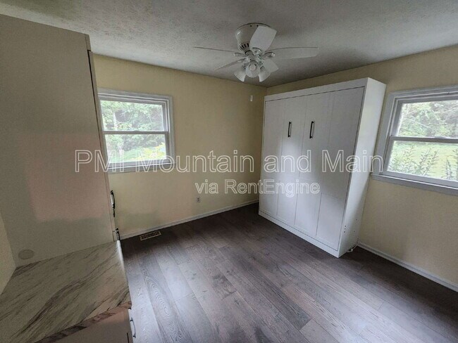 Building Photo - 53 Jump Cove Rd
